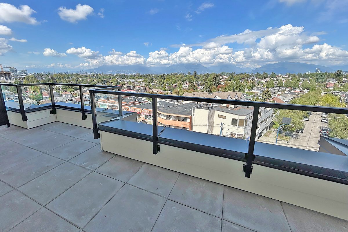3068 Kingsway rooftop terrace