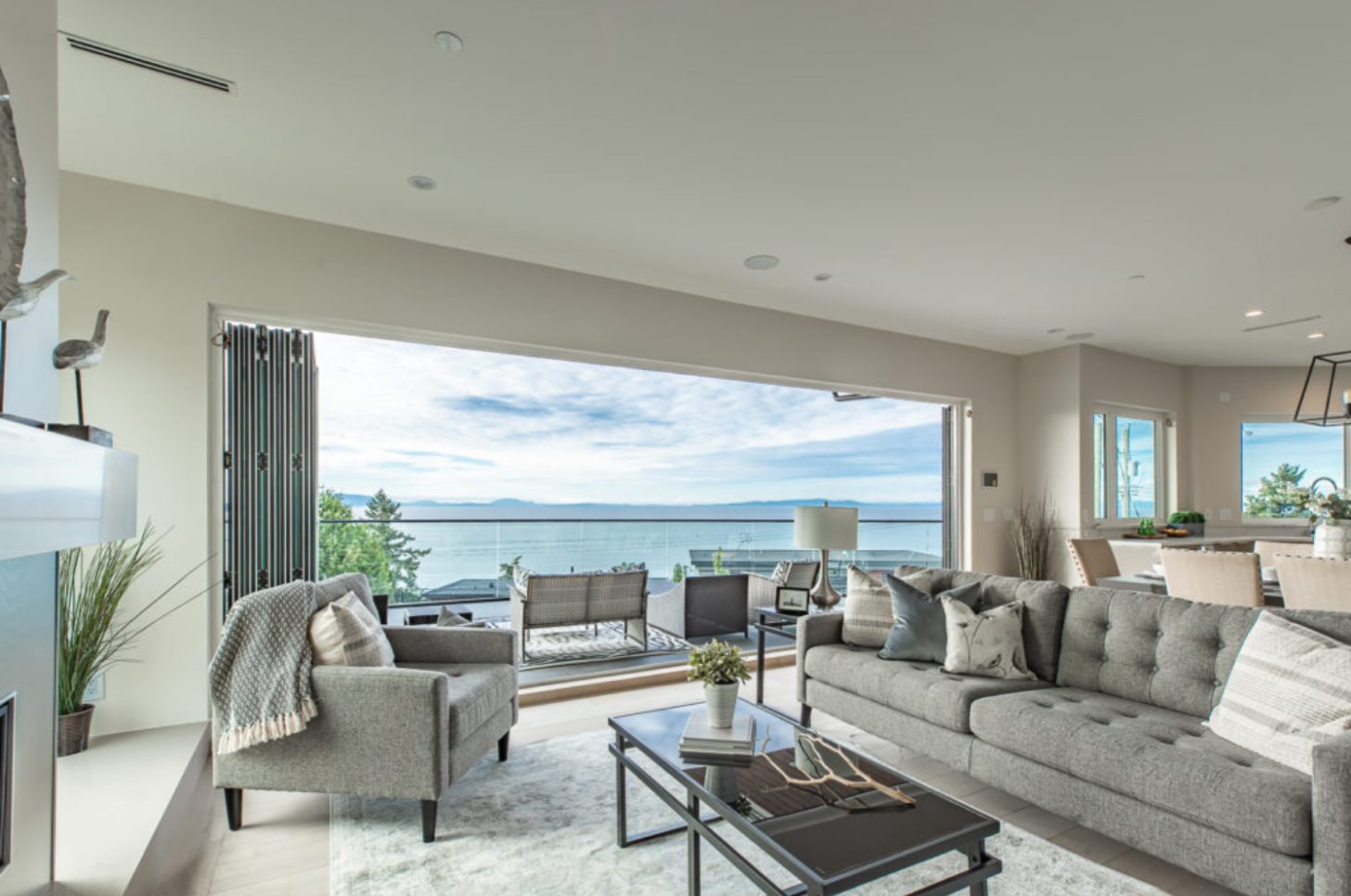 Magdalen Avenue House living room with ocean view